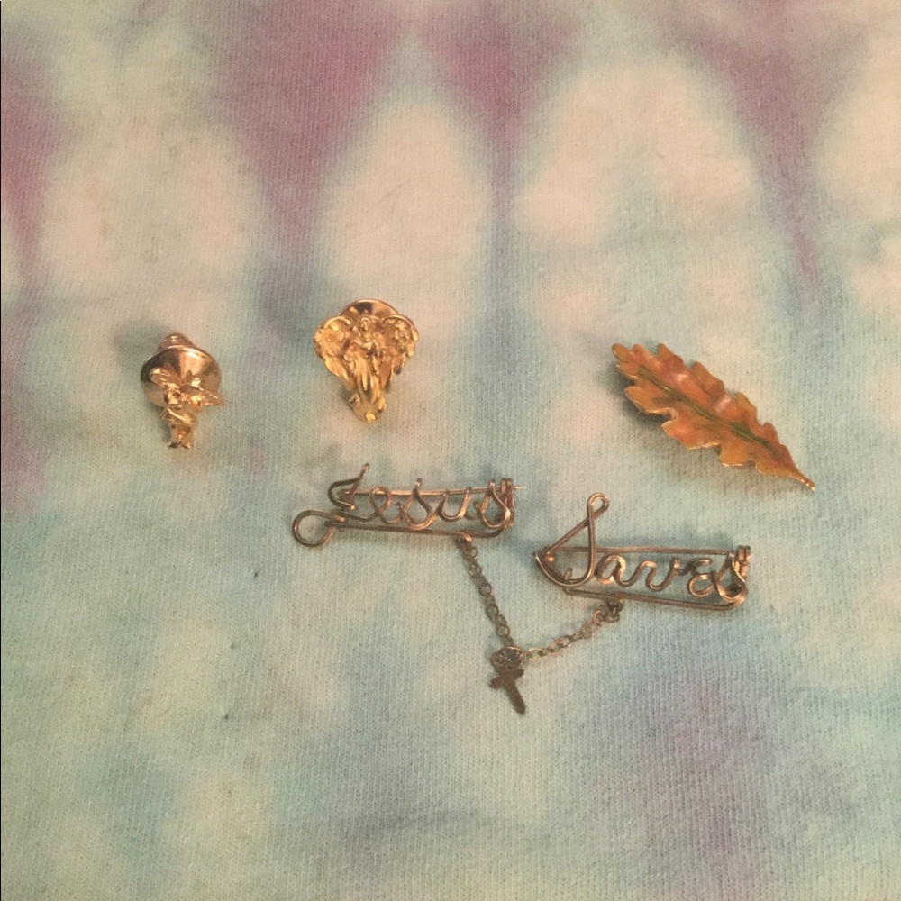 Bundle of 4 pins